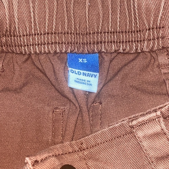 Old Navy Brown Shorts
Great Condition - Picture 3 of 3